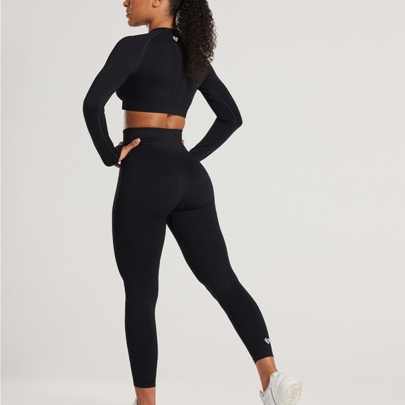 Women’s best Power Seamless long sleeve Crop Top - Picture 3 of 8